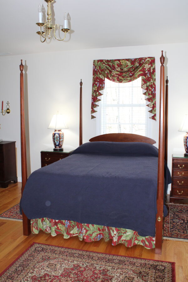 Cherry Pencil Post Queen Bed