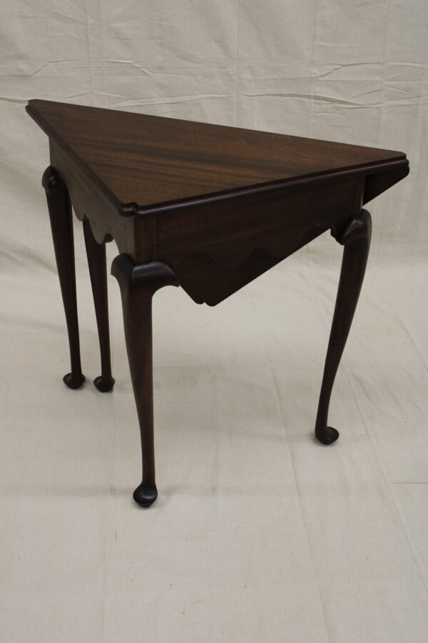 Triangular Leaf Gated Handkerchief Table